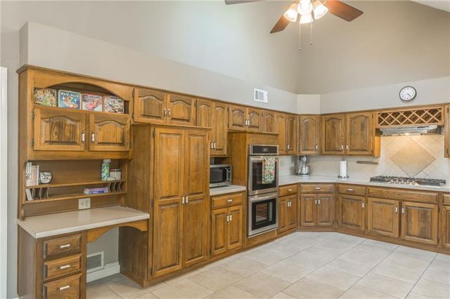 5909 N Norton Avenue, Gladstone, MO 64119