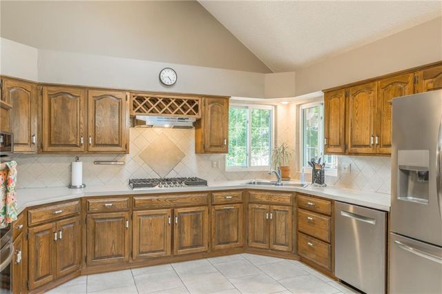 5909 N Norton Avenue, Gladstone, MO 64119