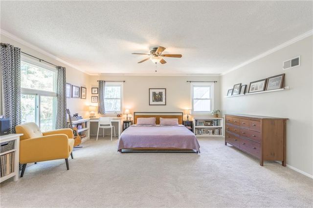 5909 N Norton Avenue, Gladstone, MO 64119
