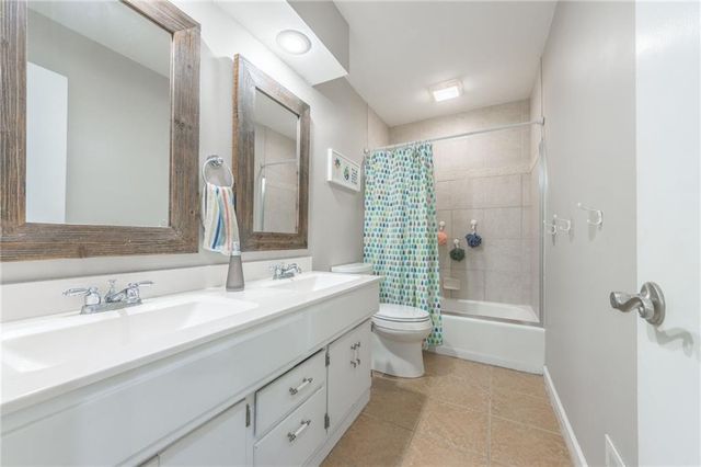 5909 N Norton Avenue, Gladstone, MO 64119