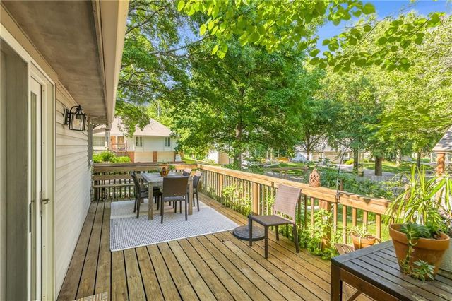 5909 N Norton Avenue, Gladstone, MO 64119