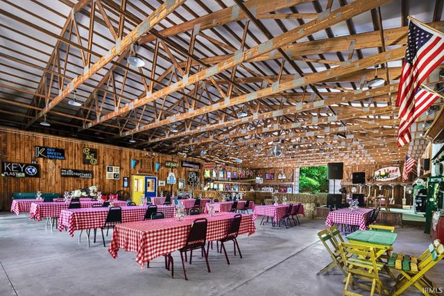 5382 E SR 162, Santa Claus, IN 47579