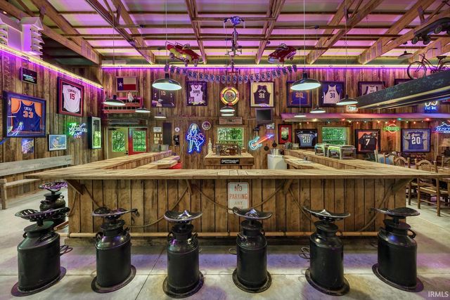 5382 E SR 162, Santa Claus, IN 47579