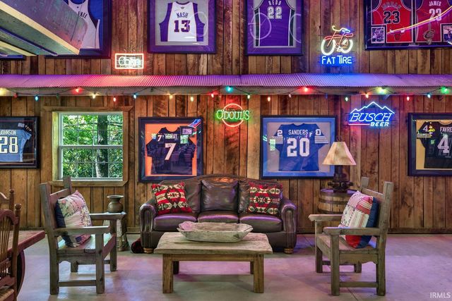 5382 E SR 162, Santa Claus, IN 47579