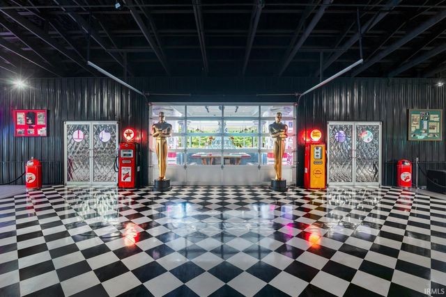 5382 E SR 162, Santa Claus, IN 47579