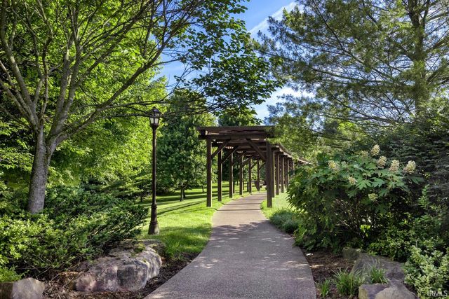 5382 E SR 162, Santa Claus, IN 47579