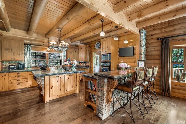 5382 E SR 162, Santa Claus, IN 47579