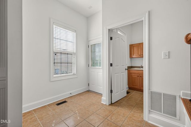 1049 Kennicott Avenue, Cary, NC 27513