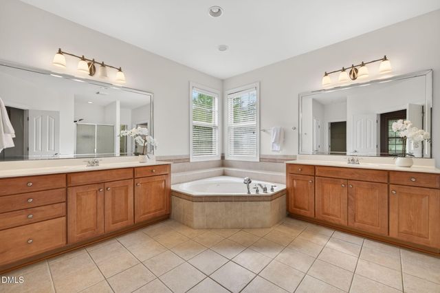 1049 Kennicott Avenue, Cary, NC 27513
