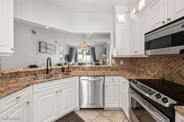 871 Tanbark DR 102, Naples, FL 34108