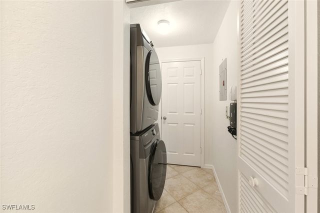 871 Tanbark DR 102, Naples, FL 34108