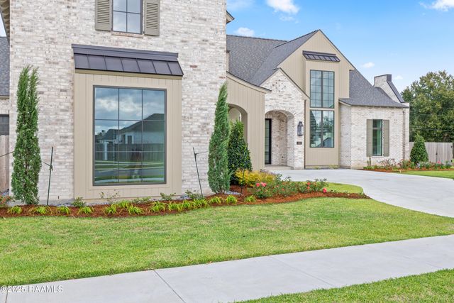 619 Gunter Grass Court, Lafayette, LA 70508