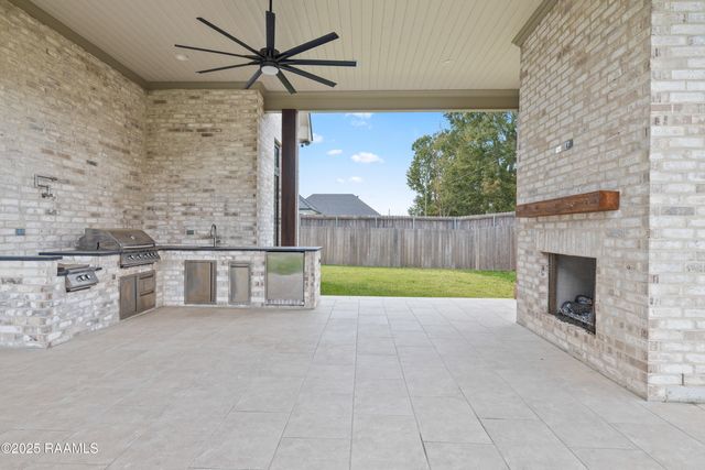 619 Gunter Grass Court, Lafayette, LA 70508