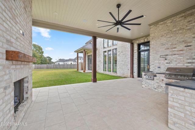 619 Gunter Grass Court, Lafayette, LA 70508