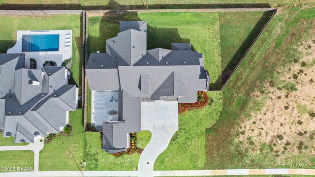 619 Gunter Grass Court, Lafayette, LA 70508