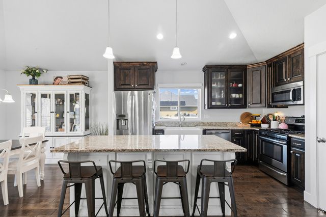 1587 E SMITHFIELD DR, Eagle Mountain, UT 84005