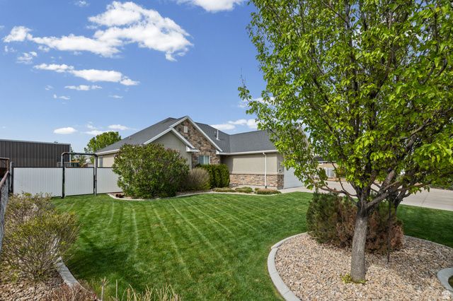 1587 E SMITHFIELD DR, Eagle Mountain, UT 84005