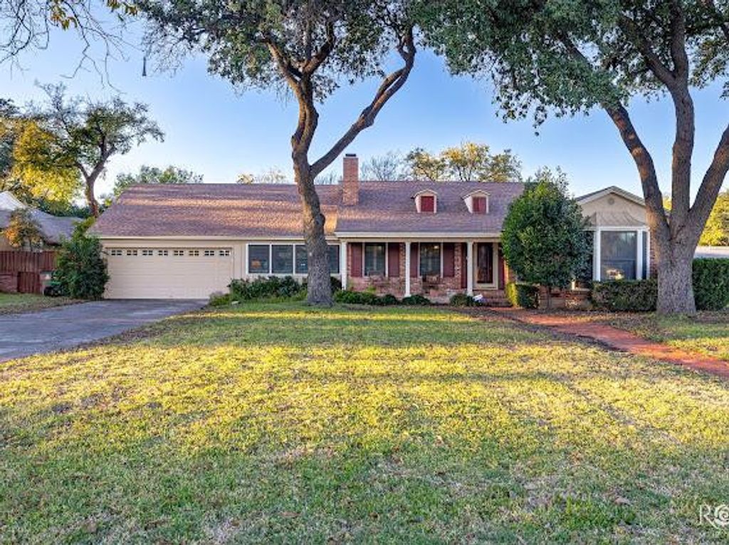 2402 Live Oak Street, San Angelo, TX 76901