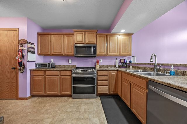 3502 Stoneview Circle SW, Cedar Rapids, IA 52404