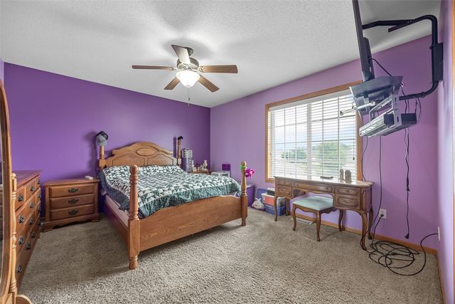 3502 Stoneview Circle SW, Cedar Rapids, IA 52404