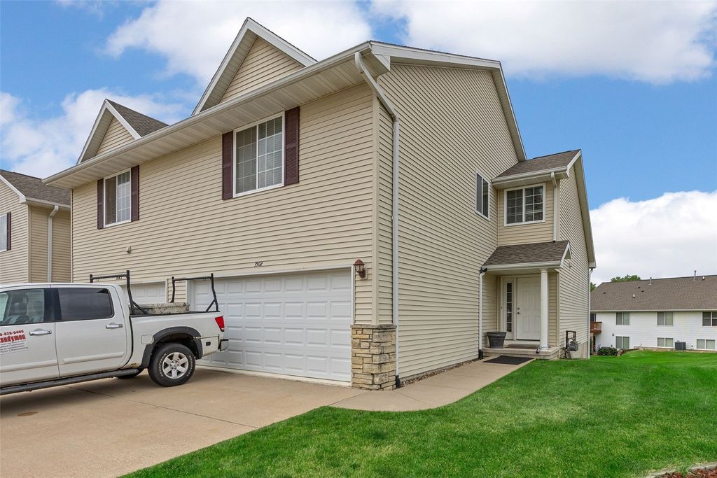 3502 Stoneview Circle SW, Cedar Rapids, IA 52404