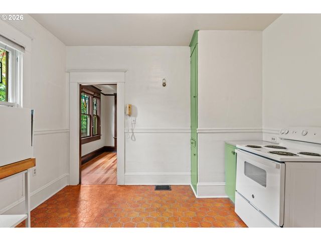 3766 Se LINCOLN St, Portland, OR 97214