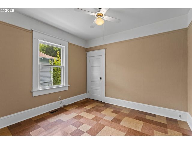 3766 Se LINCOLN St, Portland, OR 97214