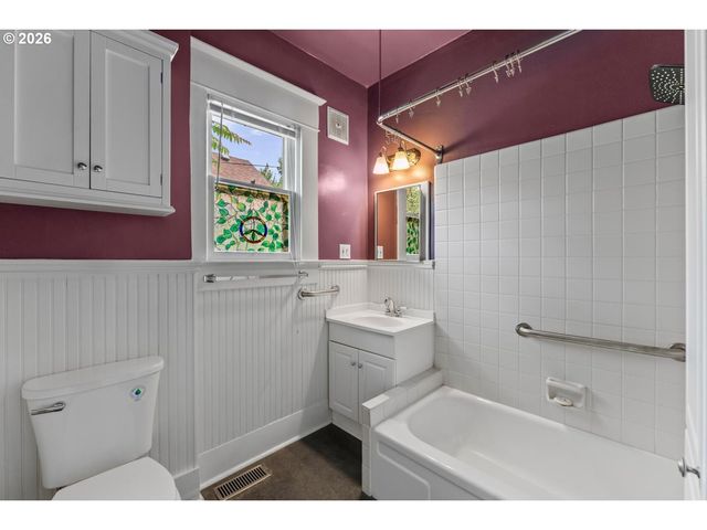 3766 Se LINCOLN St, Portland, OR 97214