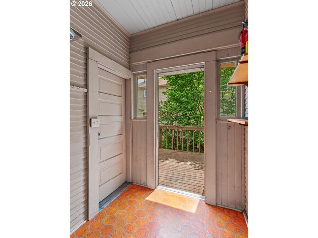 3766 Se LINCOLN St, Portland, OR 97214
