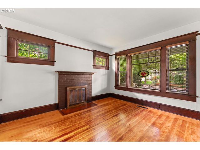 3766 Se LINCOLN St, Portland, OR 97214