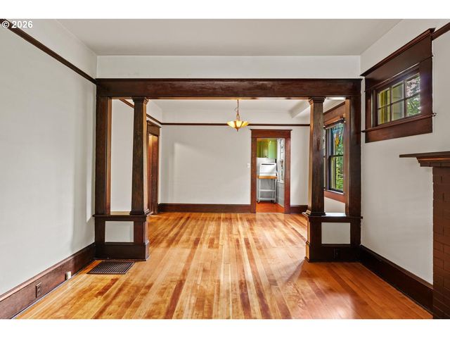 3766 Se LINCOLN St, Portland, OR 97214