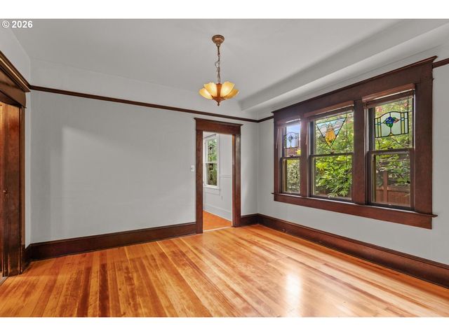 3766 Se LINCOLN St, Portland, OR 97214