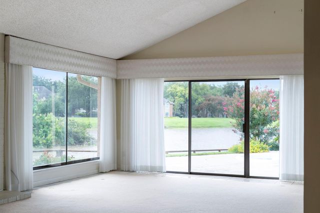 1151 Sugar Creek Boulevard, Sugar Land, TX 77478