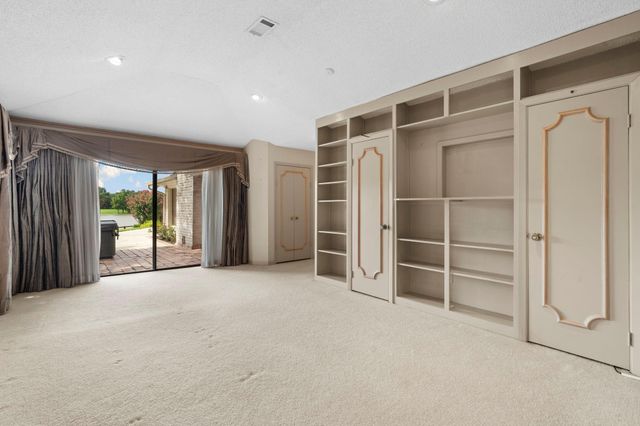 1151 Sugar Creek Boulevard, Sugar Land, TX 77478