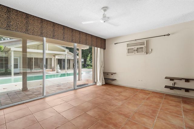 1151 Sugar Creek Boulevard, Sugar Land, TX 77478
