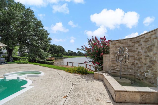 1151 Sugar Creek Boulevard, Sugar Land, TX 77478