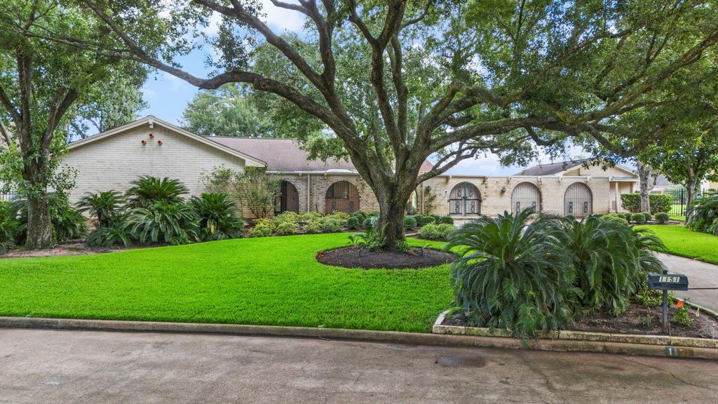 1151 Sugar Creek Boulevard, Sugar Land, TX 77478