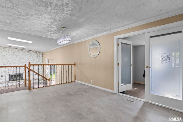 3360 CARMAN Avenue, Springfield, IL 62703