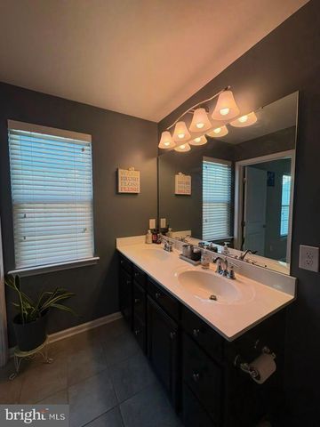 47 VILLAGE GREEN LN, Sicklerville, NJ 08081
