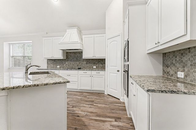 421 Bentley Drive, Midlothian, TX 76065