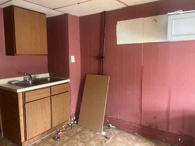 609 W Pleasant Street, Freeport, IL 61032