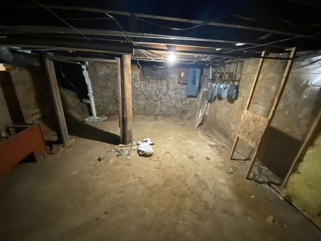 609 W Pleasant Street, Freeport, IL 61032