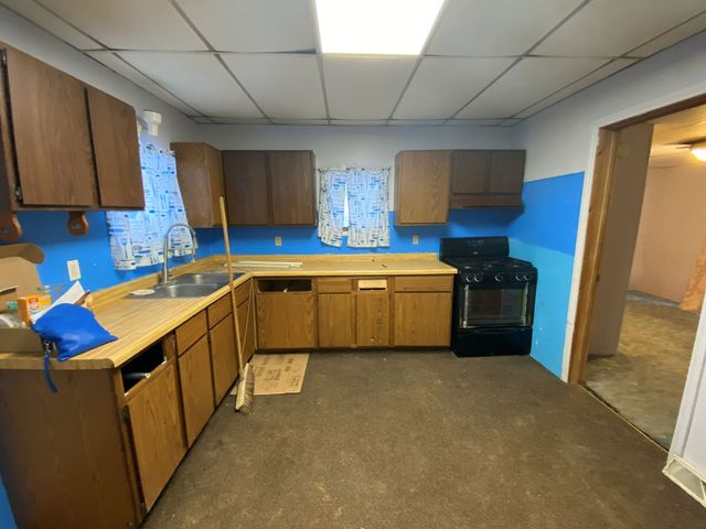 609 W Pleasant Street, Freeport, IL 61032