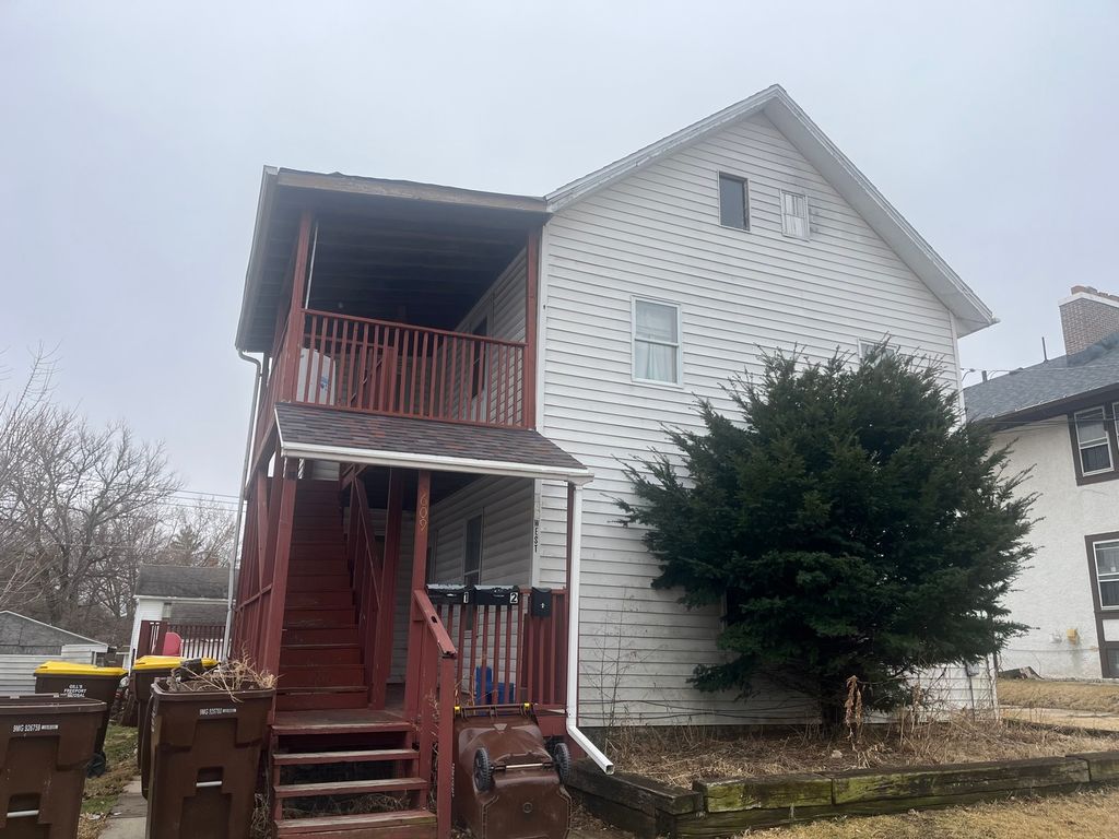 609 W Pleasant Street, Freeport, IL 61032