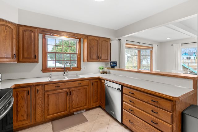 1320 Highgate Road, Kalamazoo City, MI 49006