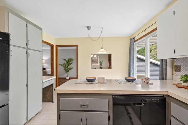 7708 Zealand Avenue N, Brooklyn Park, MN 55445