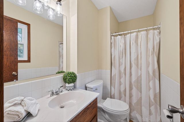 7708 Zealand Avenue N, Brooklyn Park, MN 55445