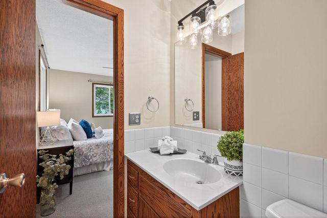 7708 Zealand Avenue N, Brooklyn Park, MN 55445