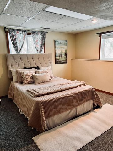 7708 Zealand Avenue N, Brooklyn Park, MN 55445