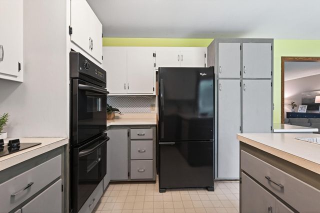 7708 Zealand Avenue N, Brooklyn Park, MN 55445